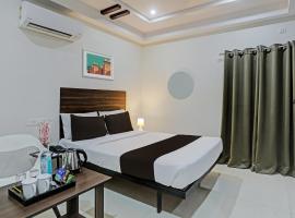 Hotel White Ridge Near Kondapur，位于Kondapur的酒店