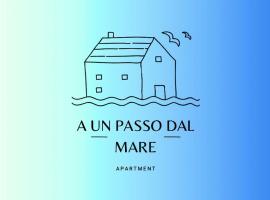 A un passo dal mare!，位于皮昂比诺的公寓