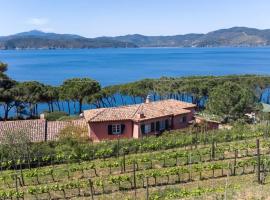 Villaflair - Villa Morcone with private beach，位于Casa Morcone的酒店