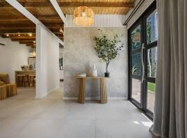 VILLA COSTERA - Pool Beach Full AC Restaurants Route Garden Generator，位于卡沃罗霍的酒店