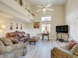 Renovated Mesquite Condo Pool and Spa Access!，位于梅斯基特的酒店