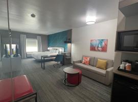 Comfort Suites DeSoto Dallas South，位于迪索托的酒店