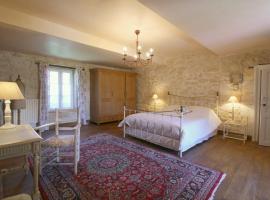 Chambre d'hôtes spacieuse, salle de bain privative，位于Saint-Michel-de-Fronsac的带停车场的酒店