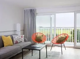 Bright & modern Sussex seafront home Great views