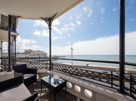 Panoramic sea views in beachfront apt w balcony