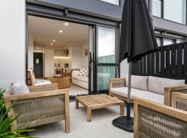 Wanaka Riverside Townhouse Retreat，位于Albert Town的酒店