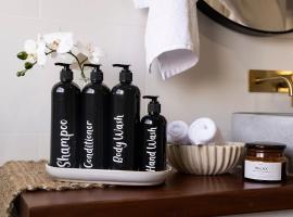 Snowline - Ultimate Getaway, Pool, Sleeps 16