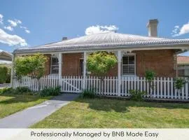 Secret Cottage - Charming & Lovingly Restored, Firepit