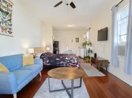 Fabulous Franklin studio steps from St Claude Ave