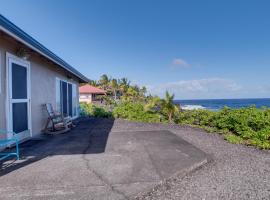 Coastal Keaau Home with Private Pool and Ocean Views!，位于凯阿奥的酒店