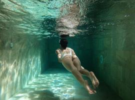 Loft Spa Piscina Climatizada, Cine y Parking，位于菲格拉斯的酒店