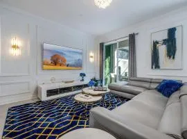 Luxury Chic Modern Home Prime Location