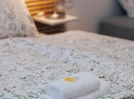 Apartmán U Zámku - Apartment by the Castle，位于布拉特纳的酒店