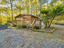 Stanardsville Cabin Rental about 24 Mi to Shenandoah!，位于Stanardsville的酒店