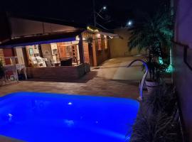 Casa com piscina em Taubaté Rancho da Malu，位于陶巴特的酒店