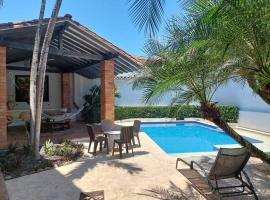 Casa en Cauca Viejo con piscina, Jacuzzi y turco，位于杰里科的别墅