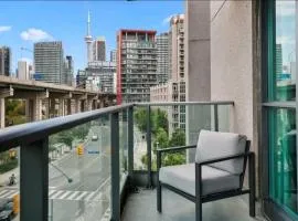 CN Tower View with Pool, Gym, Hot Tub, and More!