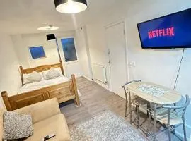 Stevenage Studios - Master Suite