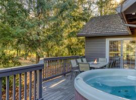 Lazy Bear Lodge · Spacious 6BR Lodge with Chef's Kitchen, Hot Tub, Golf Views and more，位于Mount Hood Village的度假屋