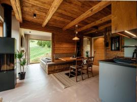 Chalet "Troadkostn" mit finnischer Panoramasauna & Edelstahl Hot Tub，位于Eibiswald的木屋