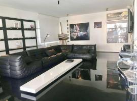 Modern Apartment near the Center by Platform 357，位于Strovolos的酒店