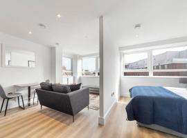 Bright Contemporary Studio in East Grinstead，位于东格林斯特德的酒店