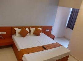 Hotel Kapish International Solapur 400 mts from Bus Stand and 500 mtr from railway station，位于索拉普的酒店