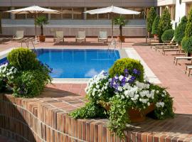 诺富特坎波德拉斯纳西昂酒店，位于马德里国际领域附近的酒店