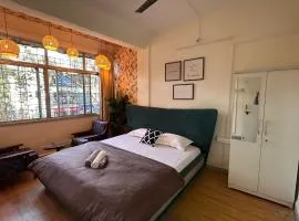 Rio : Cozy 1Bhk in Koregaon Park. WiFi AC King Bed