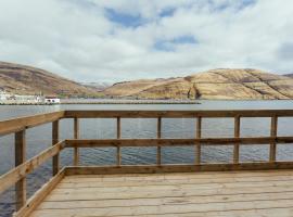 Seaside Nest - Charming Waterfront Retreat