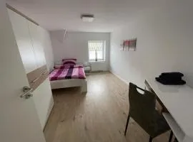 Modern eingerichtetes Einzelzimmer in Groß Vollstedt, Gemeinschaftsbad Zimmer Nr 3