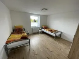 Gemütliches Zweibett-Zimmer in Schleswig-Holstein - ideal für Monteure und Geschäftsreisende, Gemeinschaftsbad Zimmer Nr 5