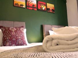 Parking, 4 Bedrooms, Small Courtyard，位于塔尔伯特港的酒店