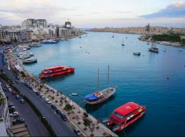 Penthouse -Centre of Sliema - Best View in Malta，位于斯利马的公寓