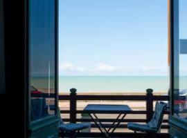 La Découverte, appartement front de mer Mers，位于梅尔·莱斯·拜恩斯的酒店