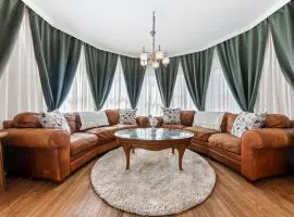 Beautiful Condo - King Bed - Free Waffle Breakfast