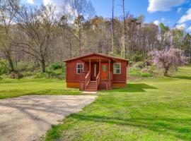 Serene Beattyville Cabin 24 Mi to Red River Gorge，位于Beattyville的酒店