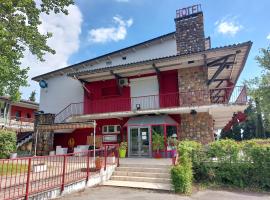 Logis Hotels - Hôtel et Restaurant Le Relais des Garrigues，位于Grisolles的酒店