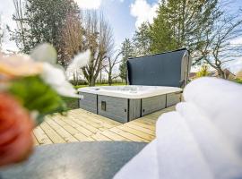 Gîte de charme avec spa, terrasse et grand jardin, au cœur des vignobles entre Moulins et Vichy - FR-1-489-507，位于Saulcet的酒店