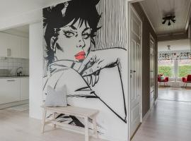 Cozy townhouse 6 beds in Stockholm County，位于Kungsängen的酒店