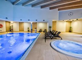 Hotel Zimnik Luksus Natury Spa & Wellness，位于什切尔克的酒店