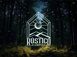 Rùstico Glamping，位于圣埃伦娜的豪华帐篷营地