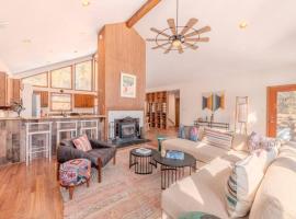 Grand Angel Fire mountain luxury ski chalet，位于天使之火的酒店