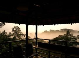 Bhuvi Wayanad Natural Tea Plantation Resort，位于瓦亚纳德的乡间豪华旅馆