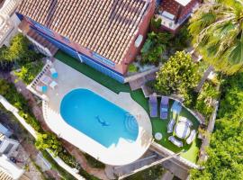 Villa Nirvana - Playa a 5 min con Piscina，位于福恩吉罗拉的酒店