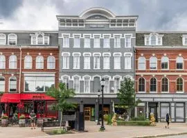 King Bed, Historic DTWN Hotel, Fiber Internet, Room # 404