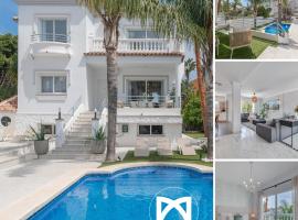 VACATION MARBELLA I Sunny Camelia Villa Heated pool，位于贝纳尔马德纳的酒店