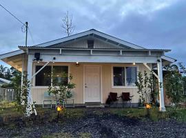 Kope Hale2 Farm House between Hilo & Volcano Park，位于帕霍阿的住宿加早餐旅馆