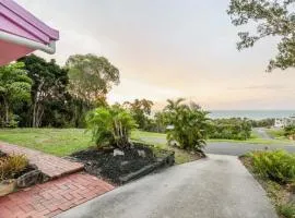 Cake By The Ocean - Three-Bedroom, Pet & Family-Friendly Retro Beach House with Gorgeous Views in 1770
