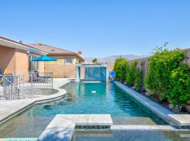 Ultimate Indio Oasis - Pool, Jacuzzi, Firepit, and Mountain Views，位于印地欧的酒店